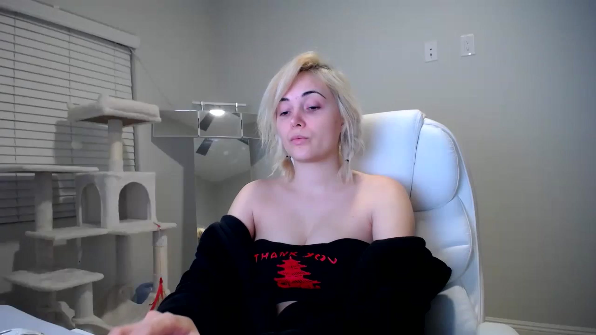 Gallery image thumbnail from SandraGPopa's myfreecams stream on, 12/03/2023, 06:06 image 1 of 20