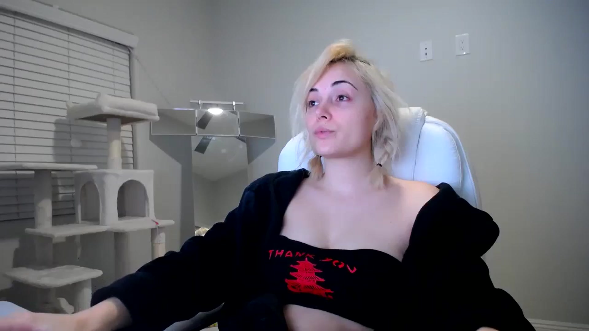 Gallery image thumbnail from SandraGPopa's myfreecams stream on, 12/03/2023, 06:06 image 5 of 20