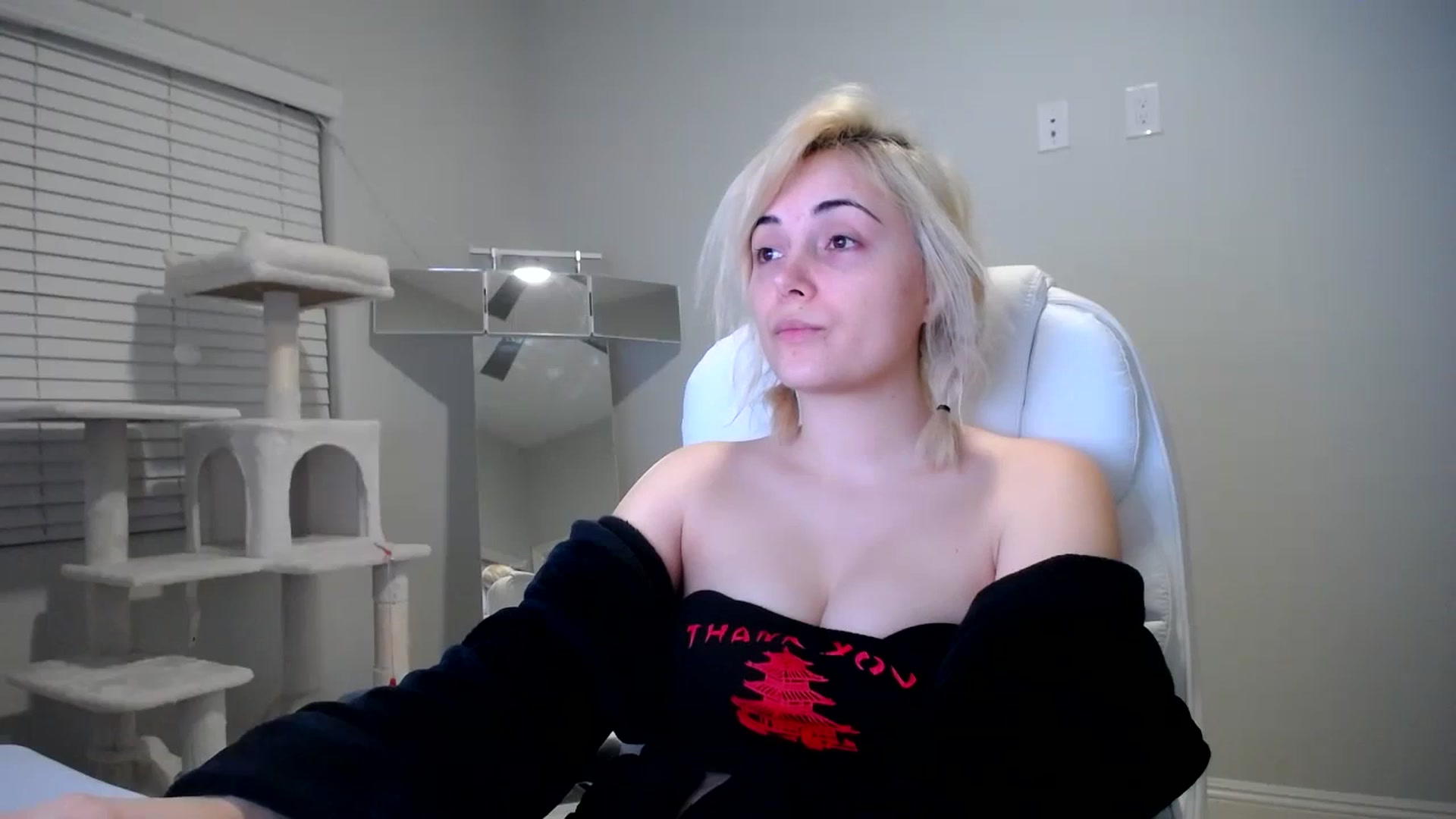 Gallery image thumbnail from SandraGPopa's myfreecams stream on, 12/03/2023, 06:06 image 19 of 20