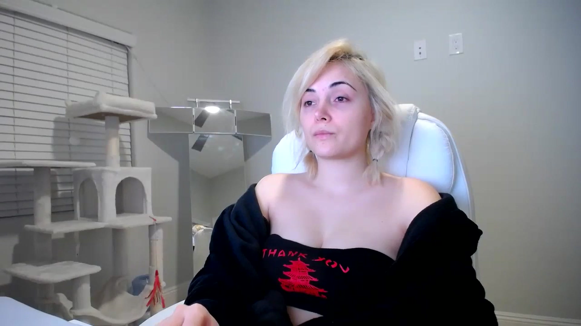 Gallery image thumbnail from SandraGPopa's myfreecams stream on, 12/03/2023, 06:06 image 6 of 20