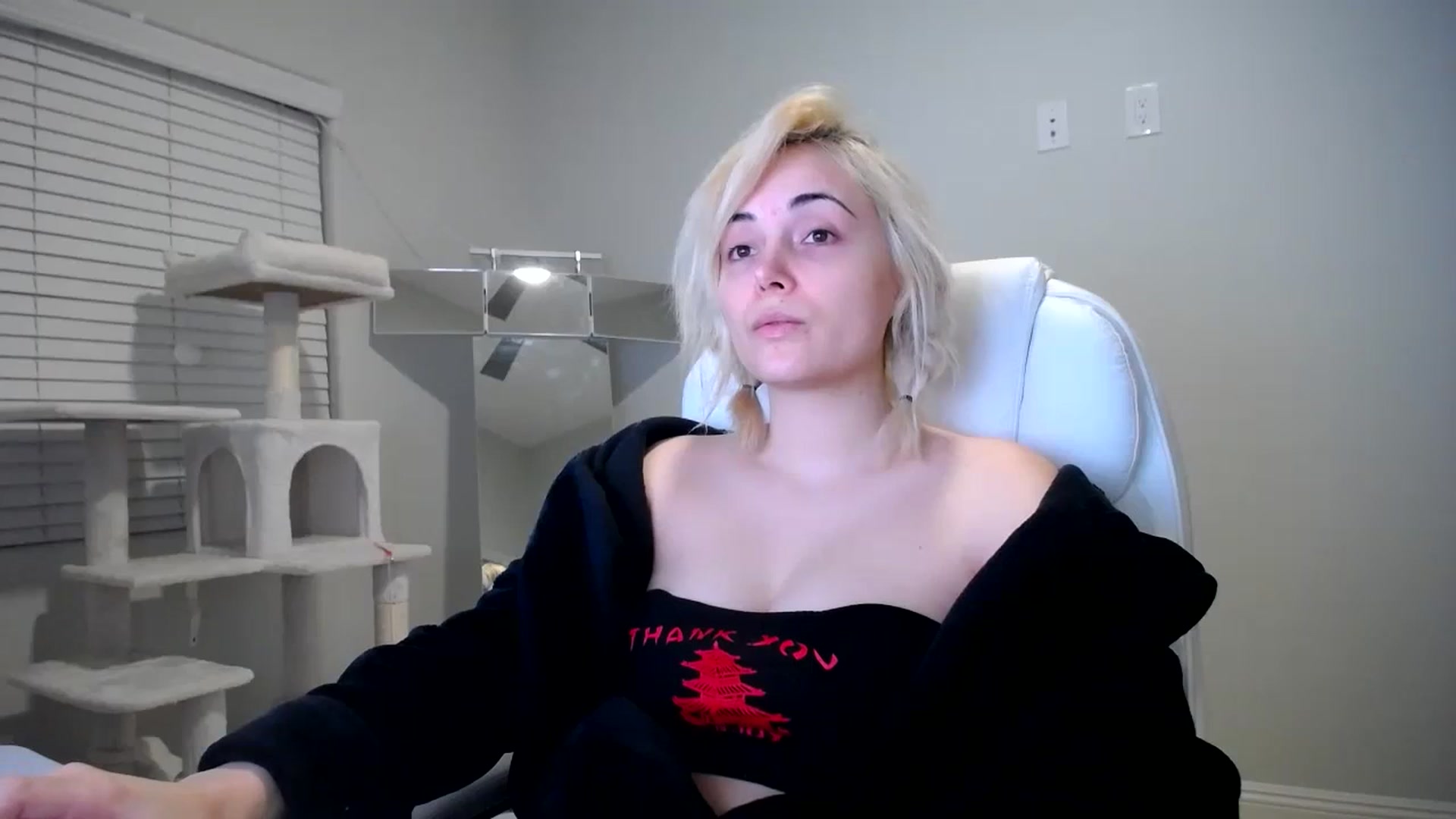 Gallery image thumbnail from SandraGPopa's myfreecams stream on, 12/03/2023, 06:06 image 2 of 20