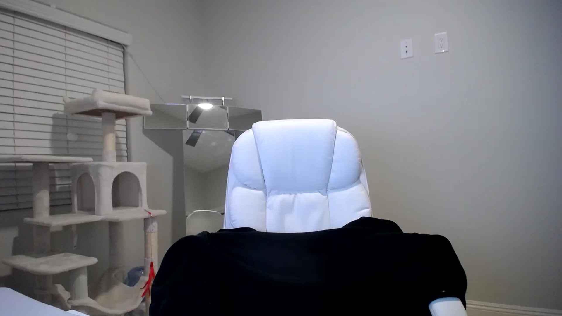 Gallery image thumbnail from SandraGPopa's myfreecams stream on, 12/03/2023, 06:06 image 20 of 20
