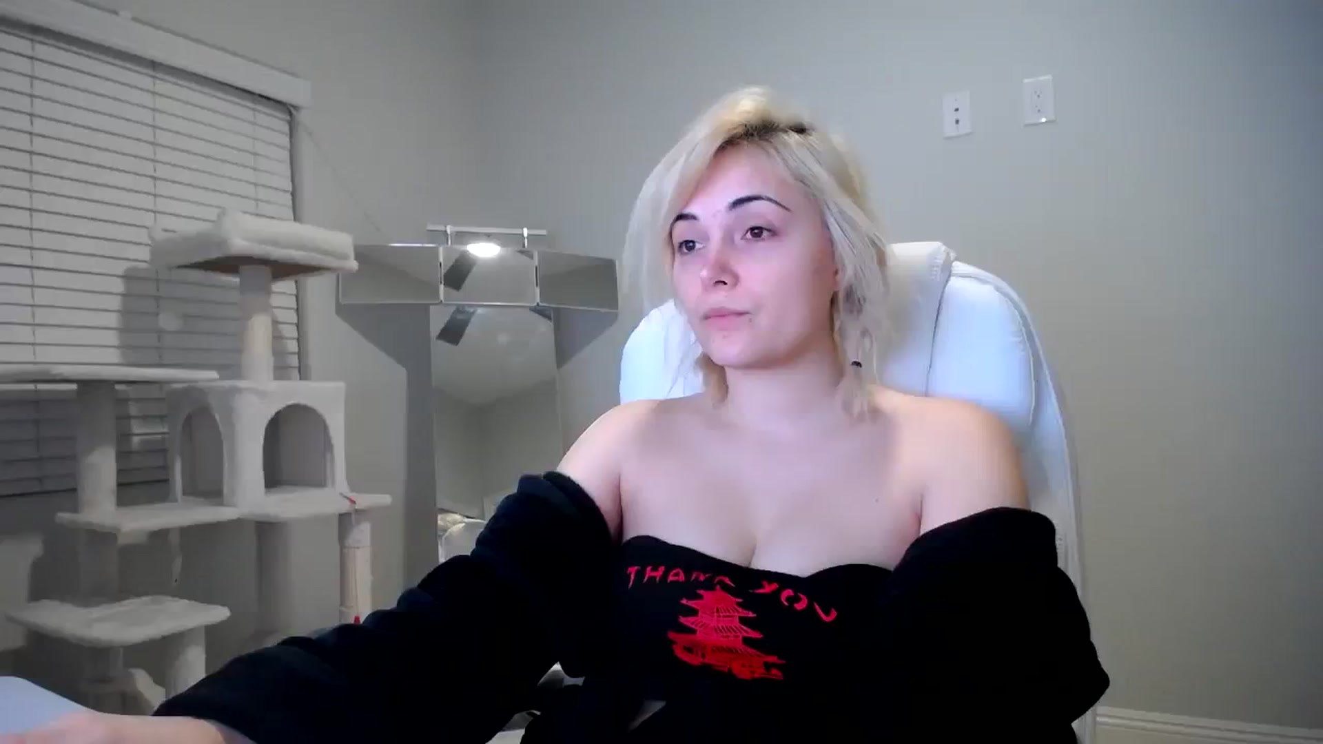 Gallery image thumbnail from SandraGPopa's myfreecams stream on, 12/03/2023, 06:06 image 18 of 20