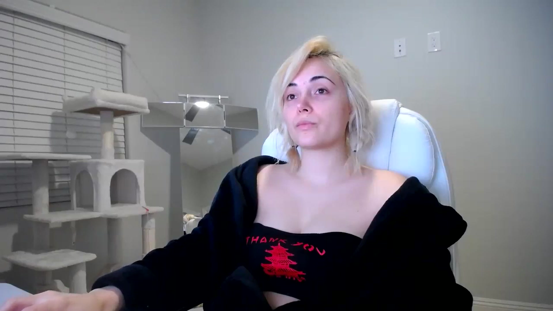 Gallery image thumbnail from SandraGPopa's myfreecams stream on, 12/03/2023, 06:06 image 3 of 20