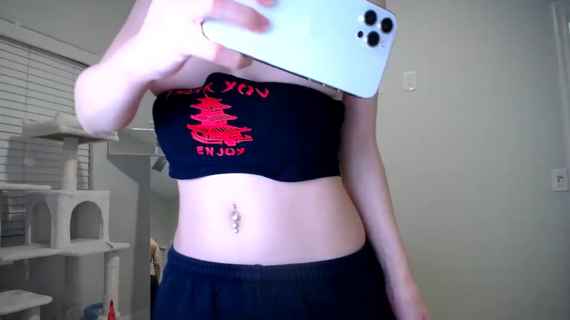 Gallery image thumbnail from SandraGPopa's myfreecams stream on, 12/03/2023, 07:52 image 12 of 20