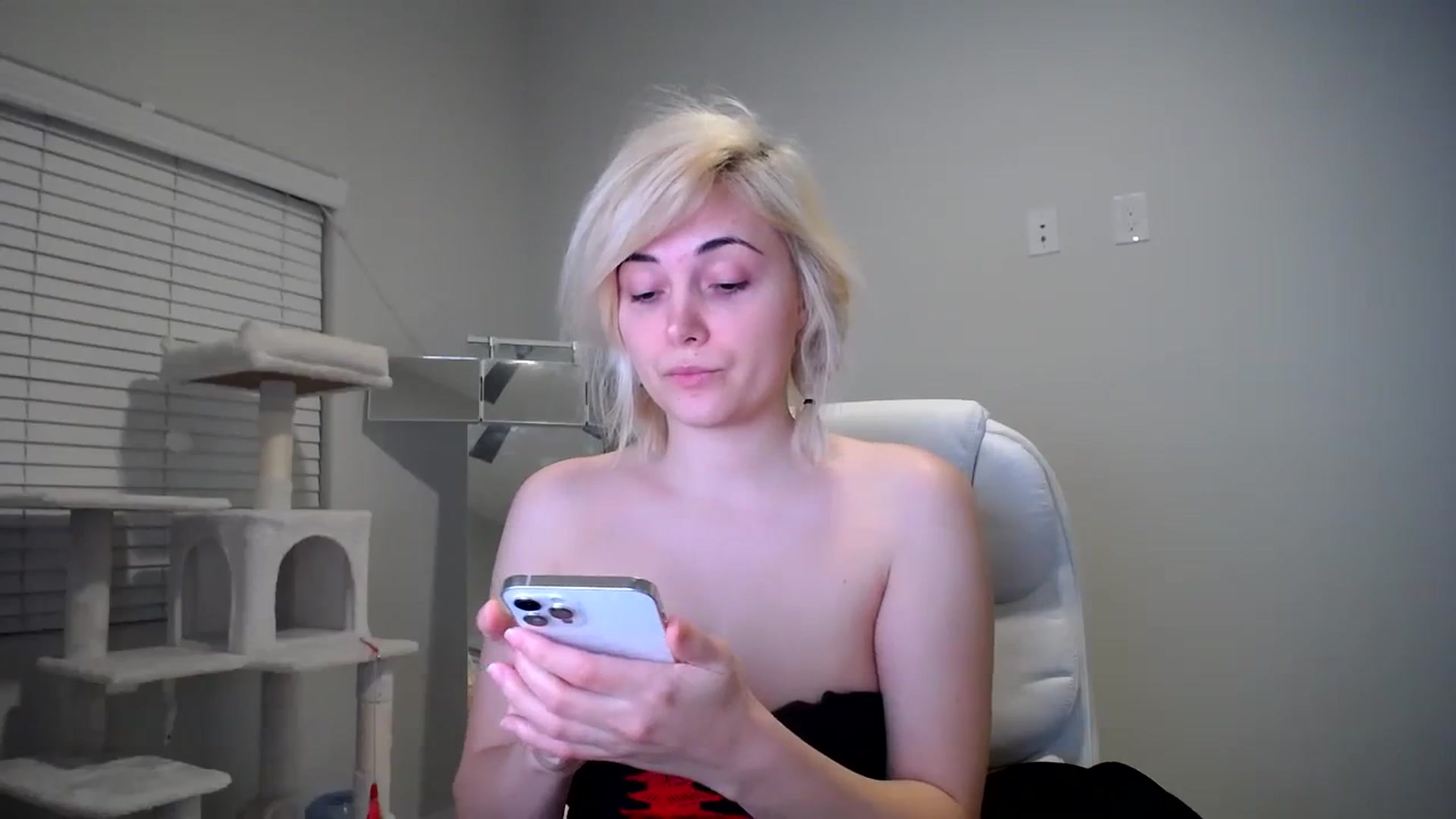 Gallery image thumbnail from SandraGPopa's myfreecams stream on, 12/03/2023, 07:52 image 19 of 20
