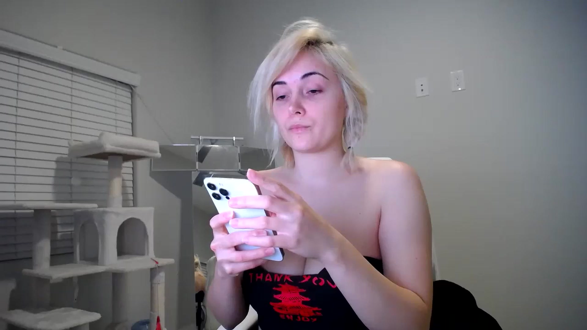 Gallery image thumbnail from SandraGPopa's myfreecams stream on, 12/03/2023, 07:52 image 2 of 20
