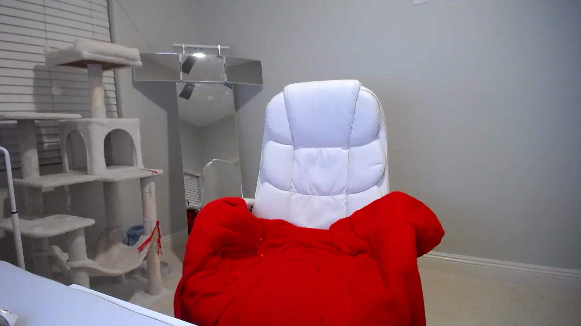 Gallery image thumbnail from SandraGPopa's myfreecams stream on, 12/05/2023, 05:40 image 4 of 20