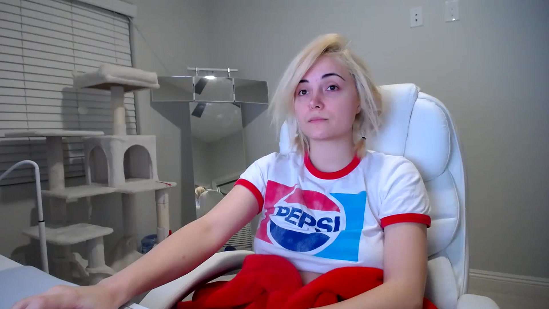 Gallery image thumbnail from SandraGPopa's myfreecams stream on, 12/05/2023, 05:40 image 9 of 20