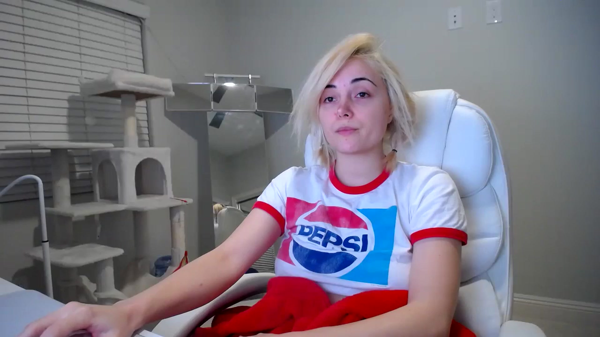 Gallery image thumbnail from SandraGPopa's myfreecams stream on, 12/05/2023, 05:40 image 7 of 20