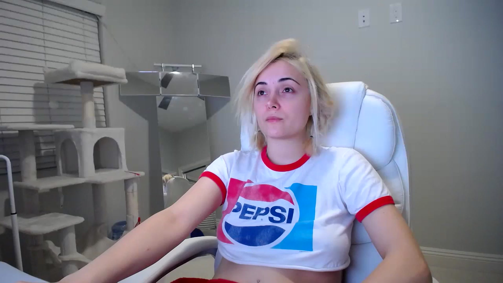 Gallery image thumbnail from SandraGPopa's myfreecams stream on, 12/05/2023, 06:35 image 12 of 20