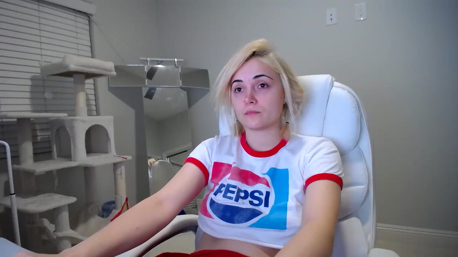 Gallery image thumbnail from SandraGPopa's myfreecams stream on, 12/05/2023, 06:35 image 15 of 20