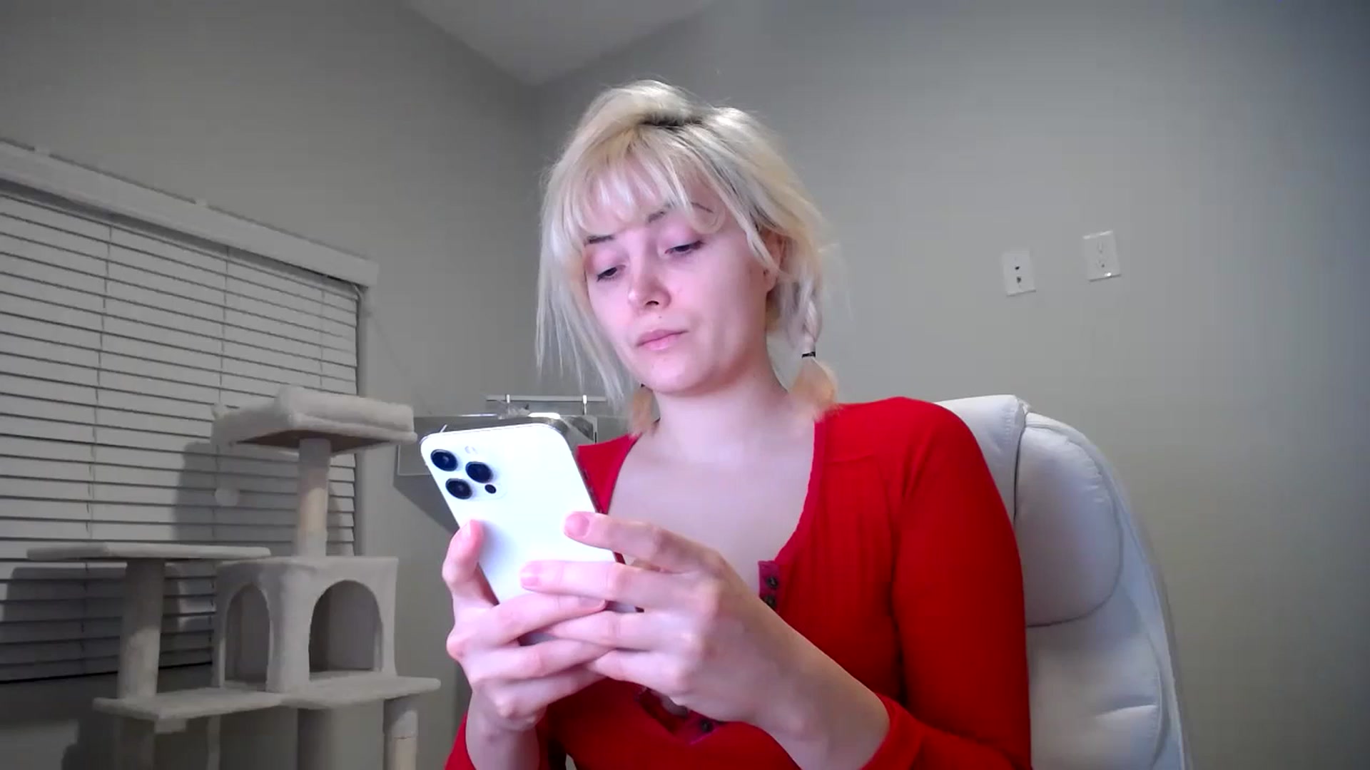 Gallery image thumbnail from SandraGPopa's myfreecams stream on, 12/12/2023, 03:58 image 16 of 20