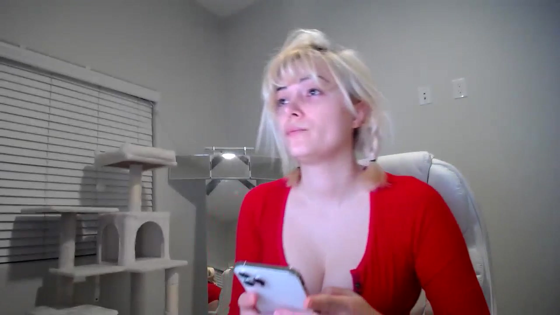 Gallery image thumbnail from SandraGPopa's myfreecams stream on, 12/12/2023, 03:58 image 13 of 20