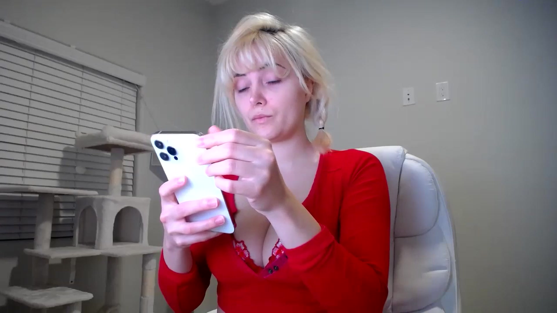 Gallery image thumbnail from SandraGPopa's myfreecams stream on, 12/12/2023, 03:58 image 20 of 20