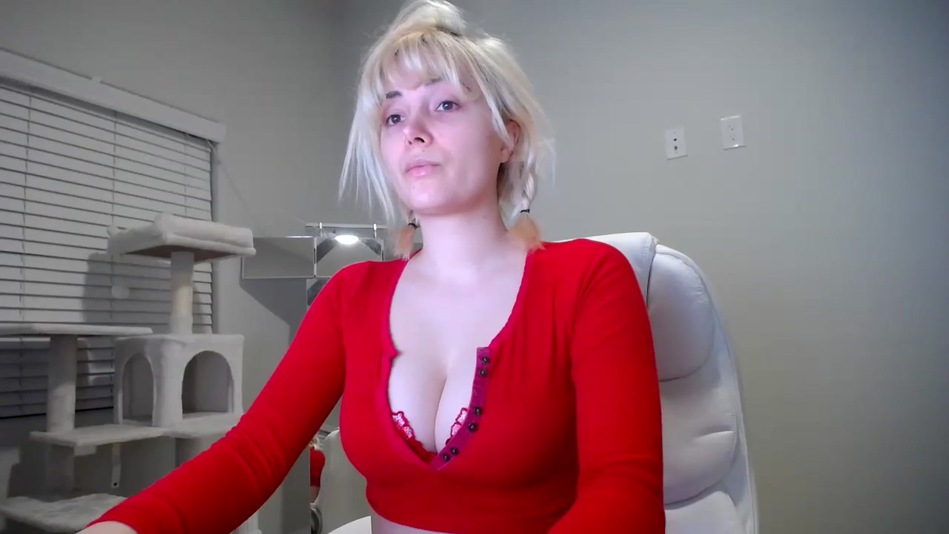 Gallery image thumbnail from SandraGPopa's myfreecams stream on, 12/12/2023, 03:58 image 5 of 20