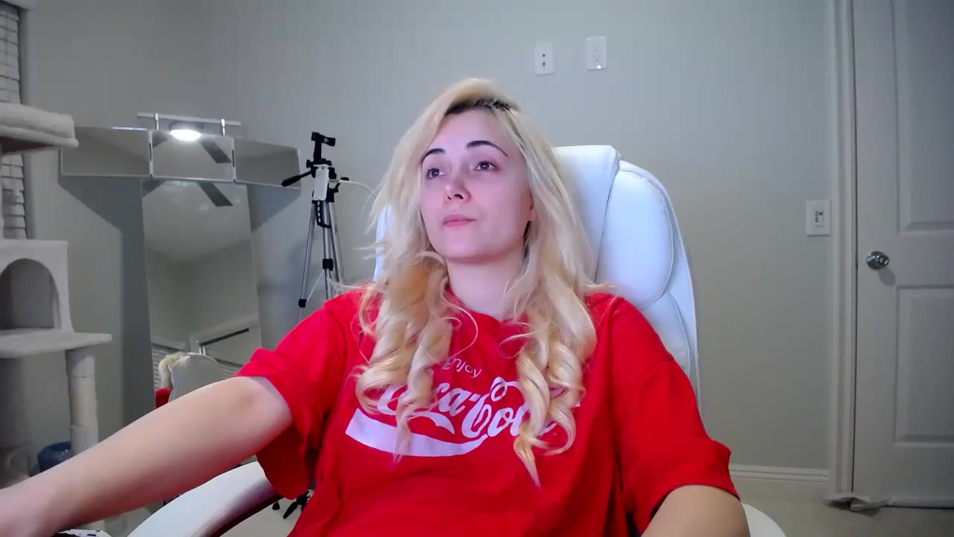 Gallery image thumbnail from SandraGPopa's myfreecams stream on, 12/16/2023, 06:49 image 7 of 20