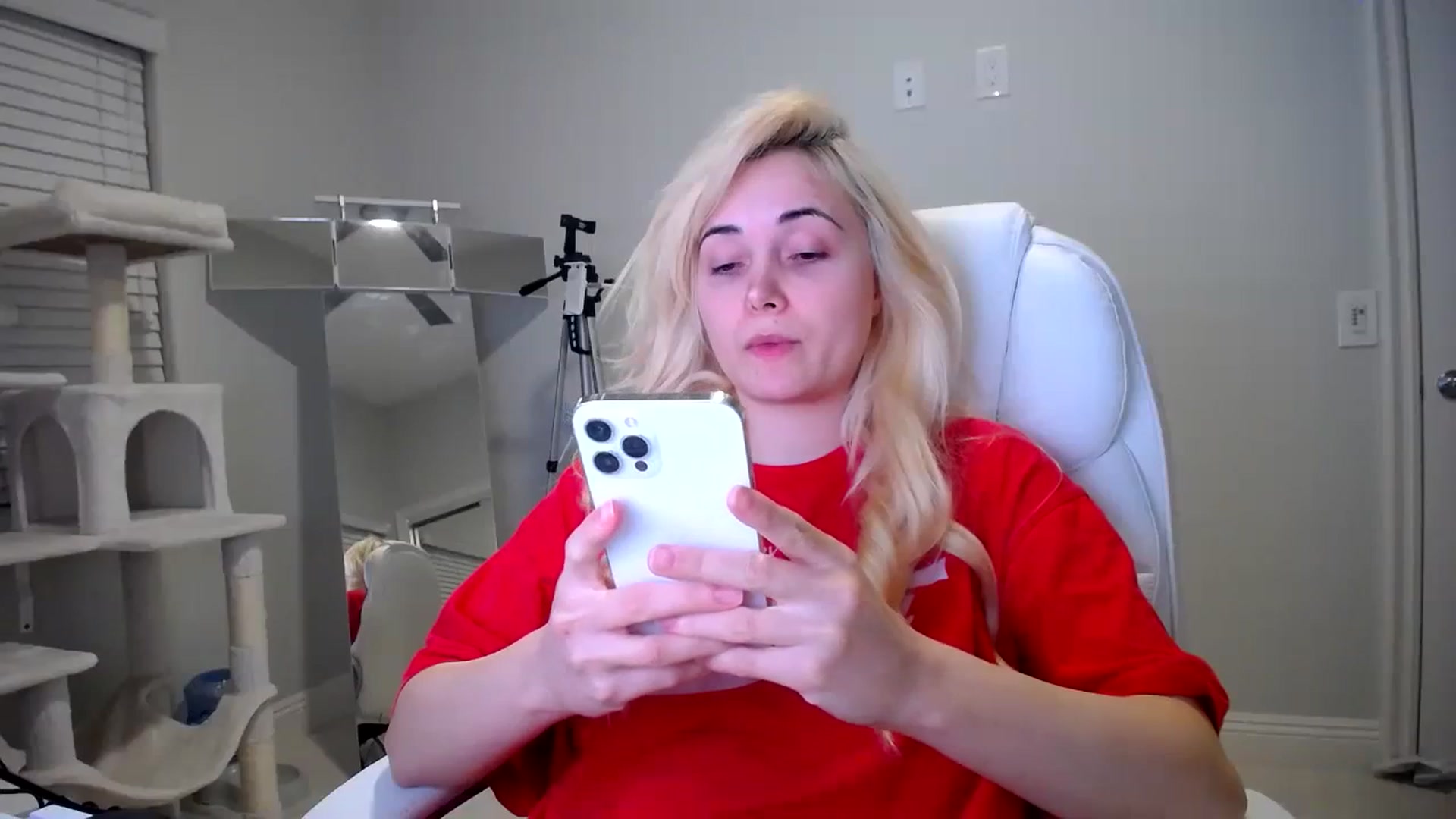 Gallery image thumbnail from SandraGPopa's myfreecams stream on, 12/16/2023, 06:49 image 19 of 20