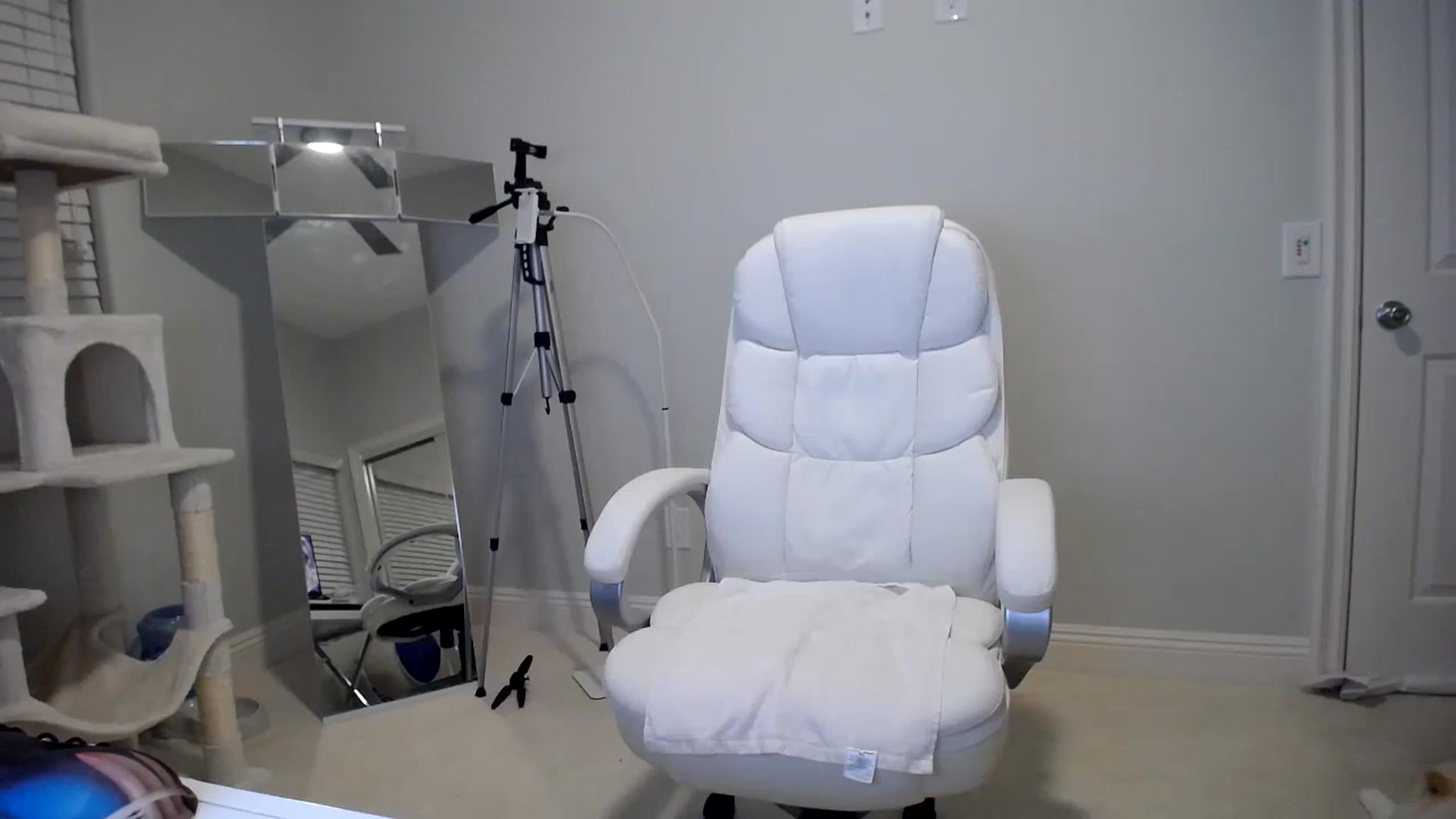 Gallery image thumbnail from SandraGPopa's myfreecams stream on, 12/16/2023, 06:49 image 18 of 20