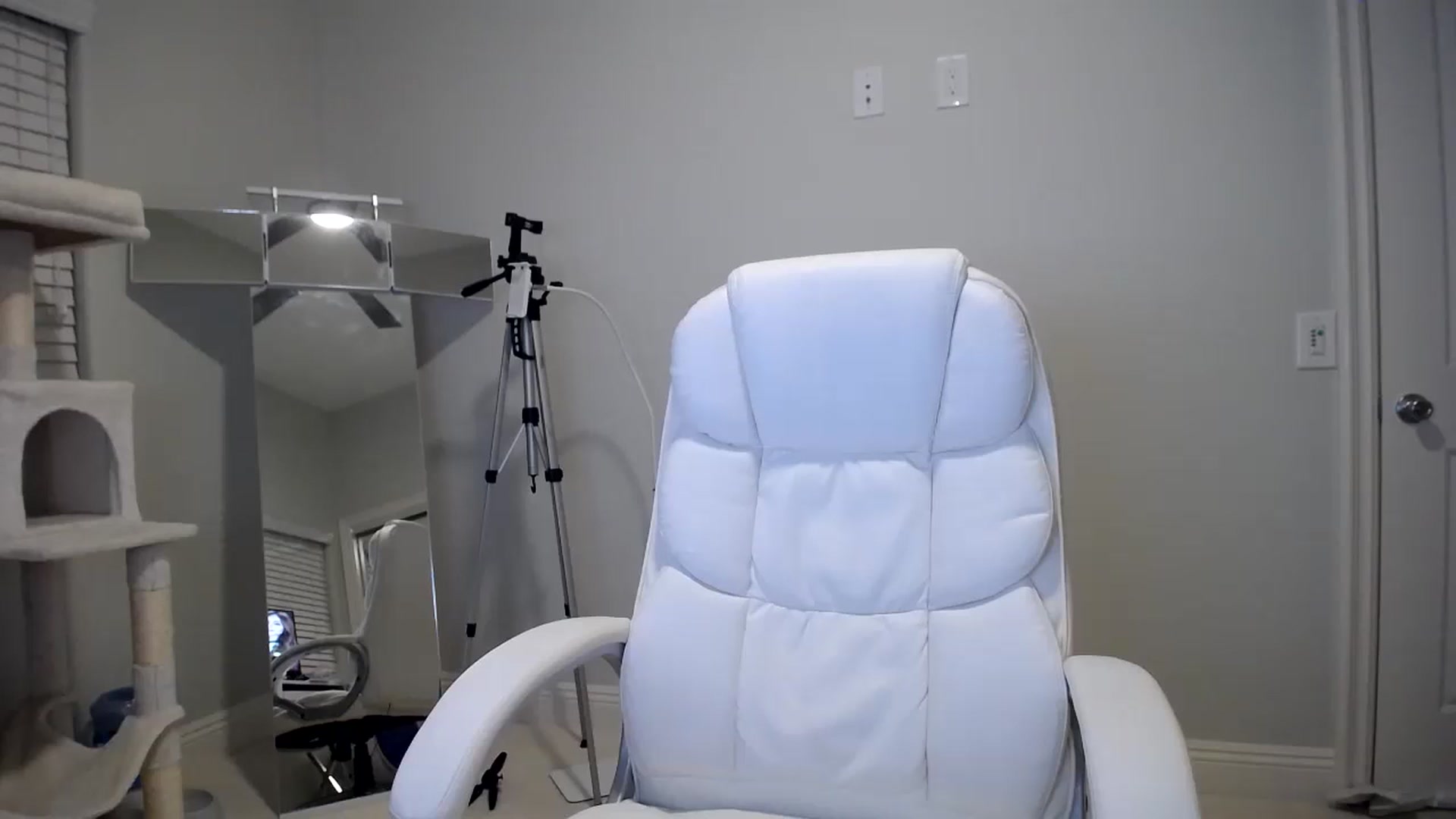 Gallery image thumbnail from SandraGPopa's myfreecams stream on, 12/16/2023, 06:49 image 14 of 20