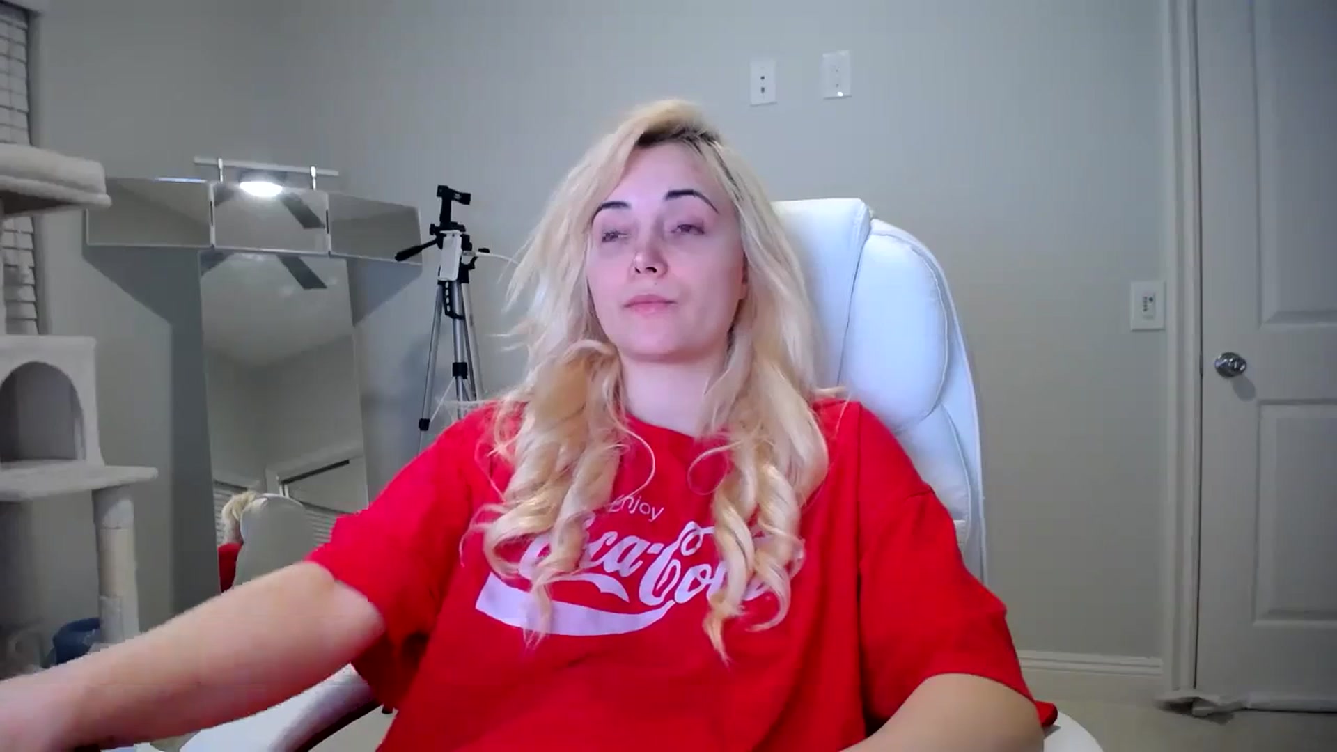 Gallery image thumbnail from SandraGPopa's myfreecams stream on, 12/16/2023, 06:49 image 5 of 20