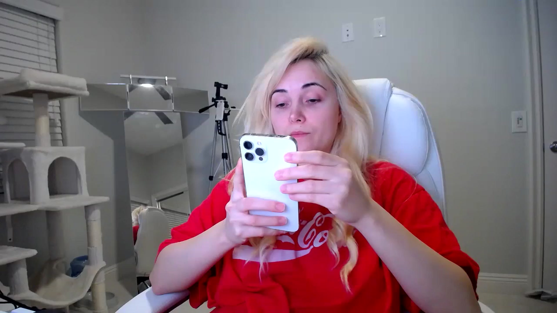 Gallery image thumbnail from SandraGPopa's myfreecams stream on, 12/16/2023, 06:49 image 20 of 20