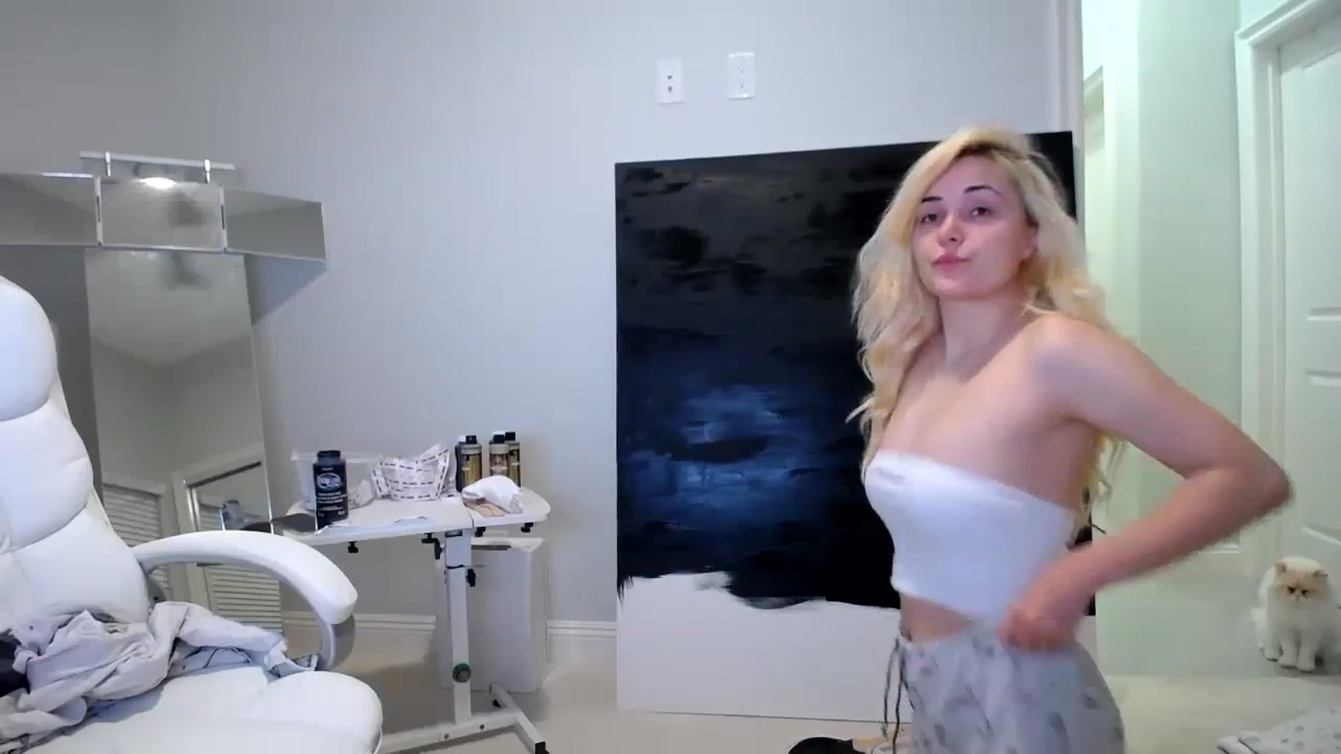Gallery image thumbnail from SandraGPopa's myfreecams stream on, 12/22/2023, 05:58 image 8 of 20