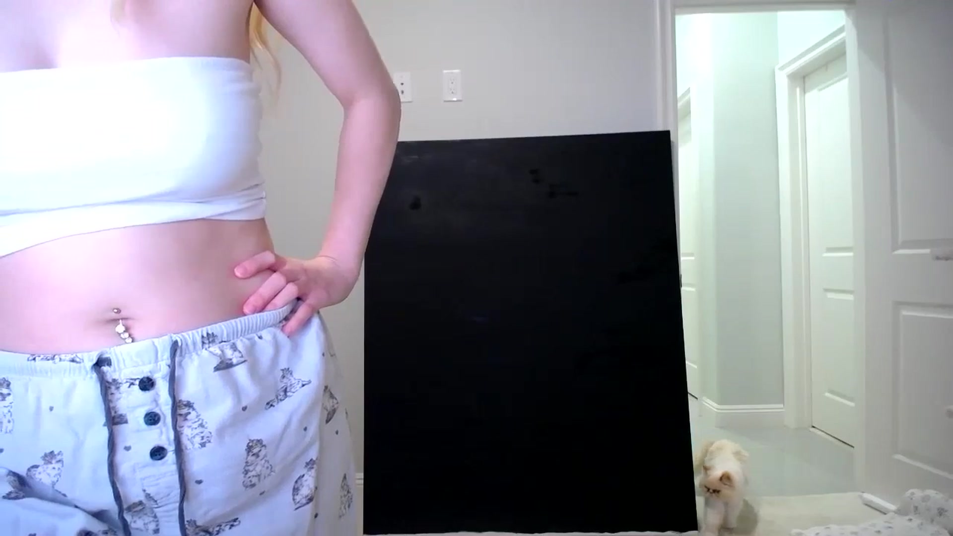 Gallery image thumbnail from SandraGPopa's myfreecams stream on, 12/22/2023, 05:58 image 17 of 20