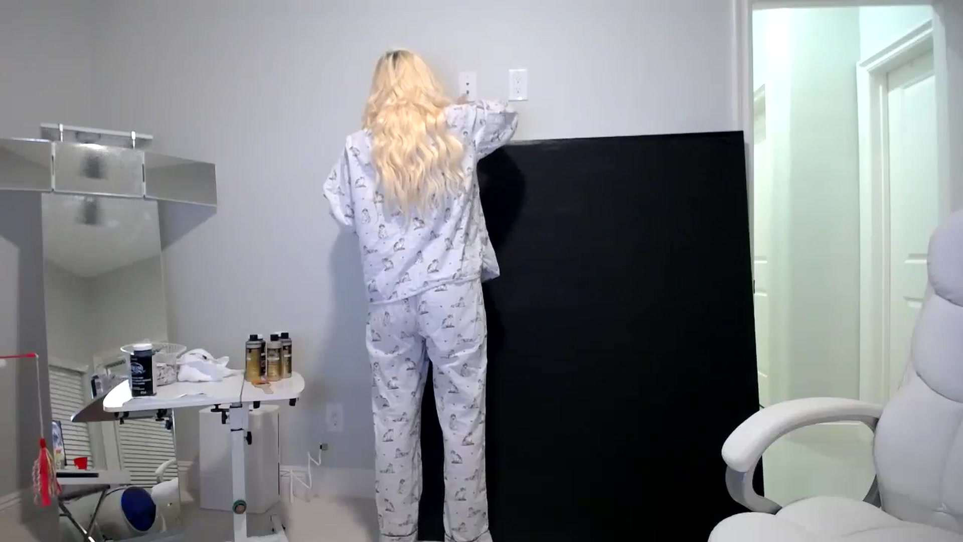 Gallery image thumbnail from SandraGPopa's myfreecams stream on, 12/22/2023, 07:05 image 19 of 20
