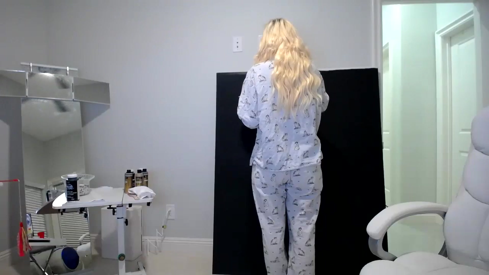 Gallery image thumbnail from SandraGPopa's myfreecams stream on, 12/22/2023, 07:05 image 18 of 20