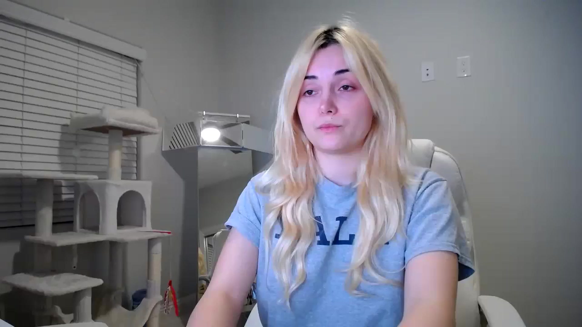 Gallery image thumbnail from SandraGPopa's myfreecams stream on, 01/06/2024, 11:14 image 14 of 20