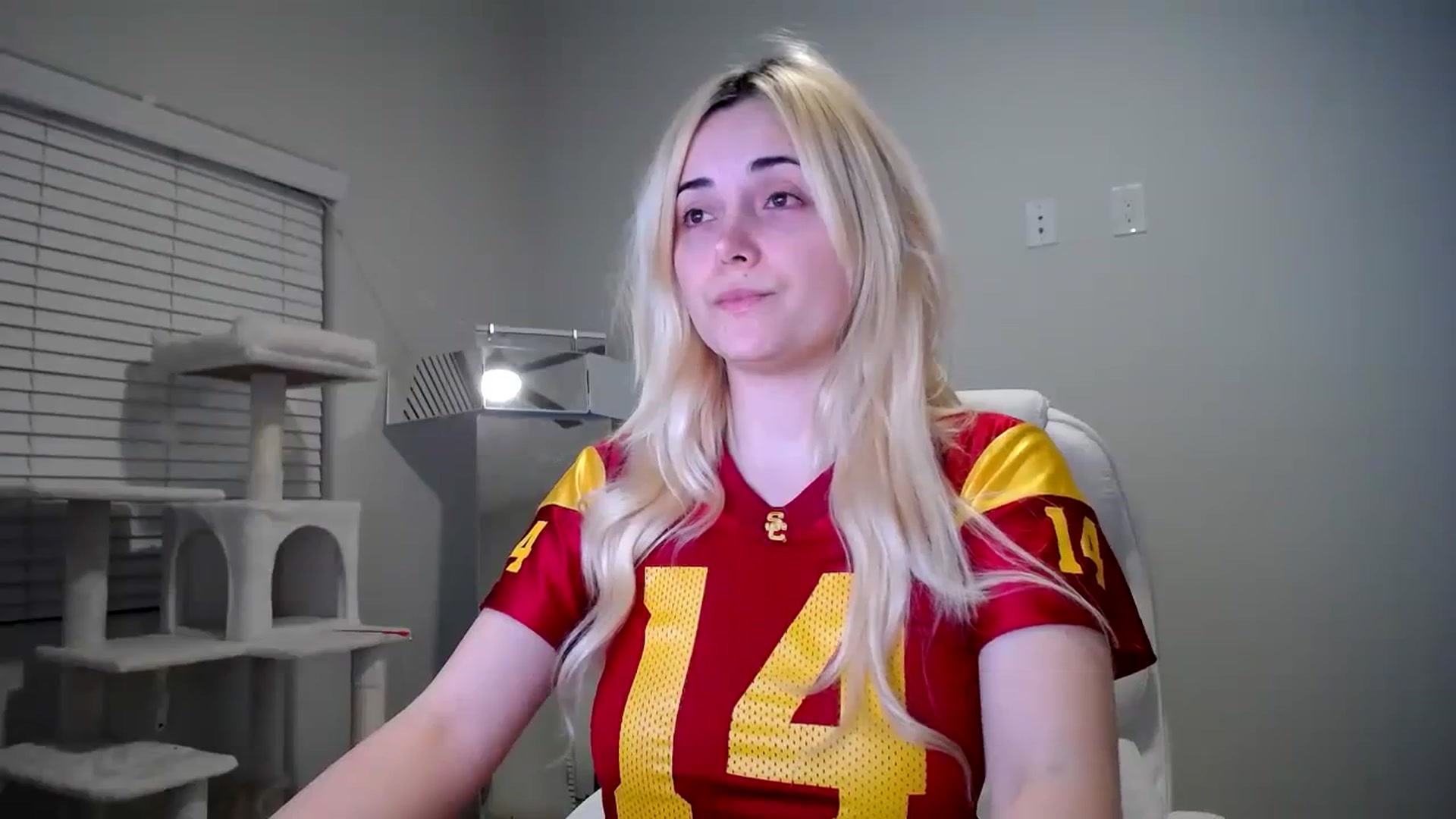 Gallery image thumbnail from SandraGPopa's myfreecams stream on, 01/08/2024, 07:46 image 18 of 20