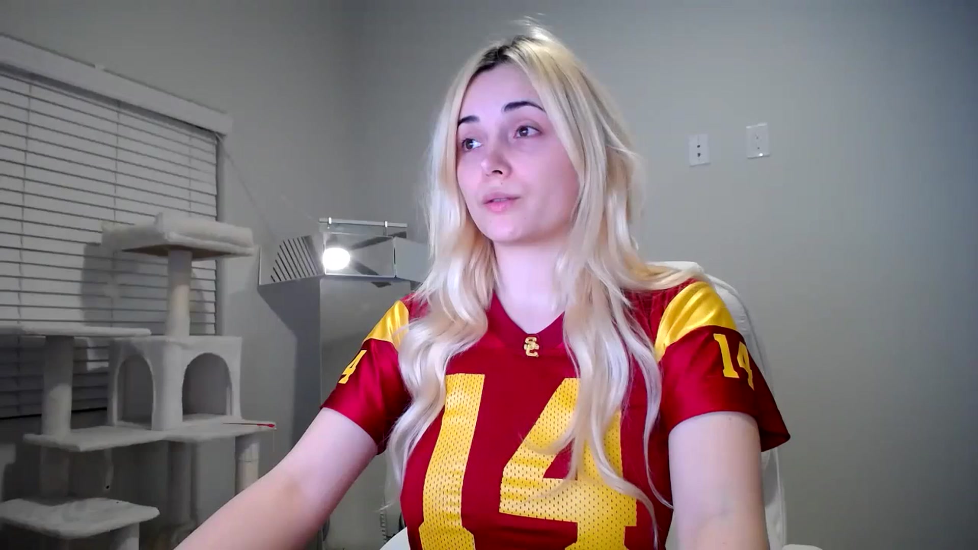 Gallery image thumbnail from SandraGPopa's myfreecams stream on, 01/08/2024, 07:46 image 20 of 20