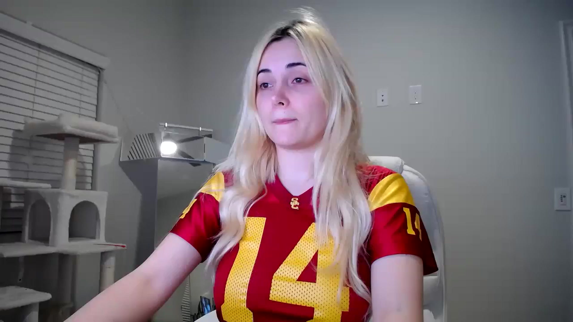 Gallery image thumbnail from SandraGPopa's myfreecams stream on, 01/08/2024, 07:46 image 1 of 20