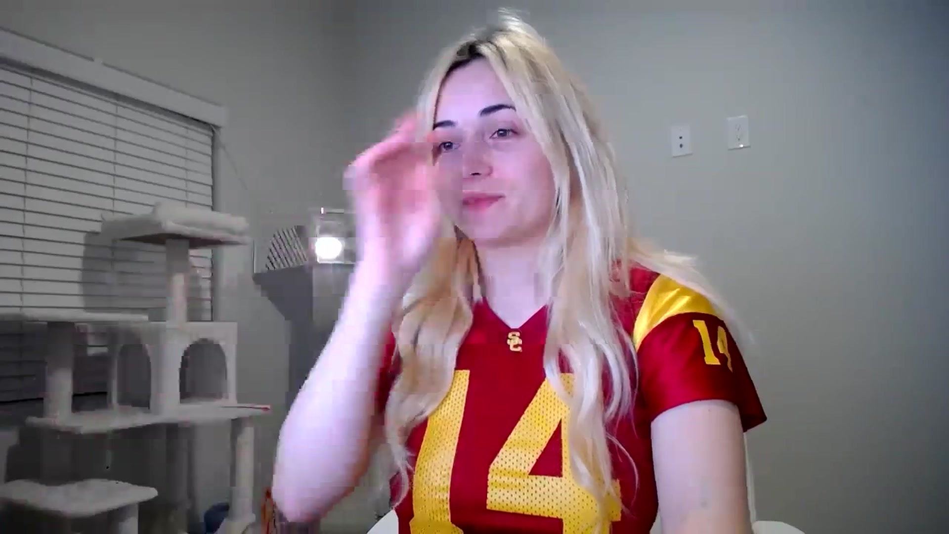 Gallery image thumbnail from SandraGPopa's myfreecams stream on, 01/08/2024, 08:09 image 5 of 20