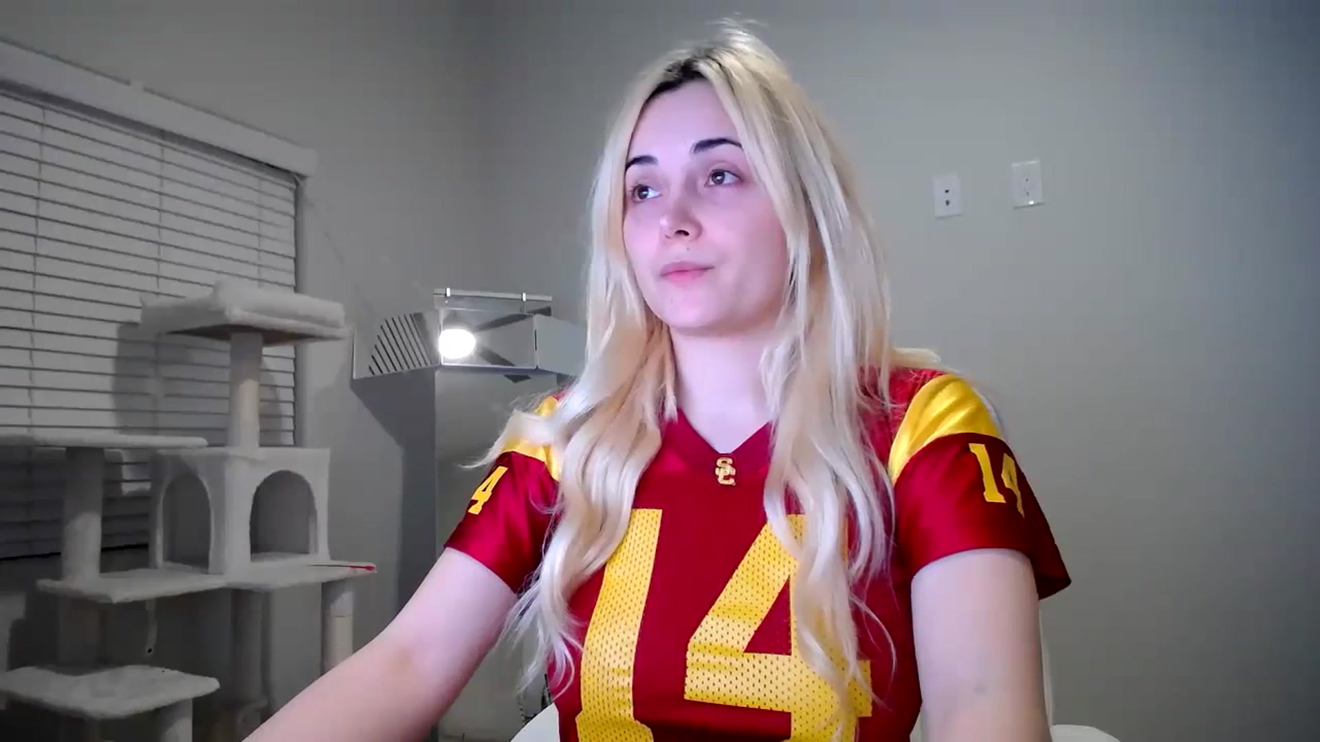 Gallery image thumbnail from SandraGPopa's myfreecams stream on, 01/08/2024, 08:09 image 3 of 20