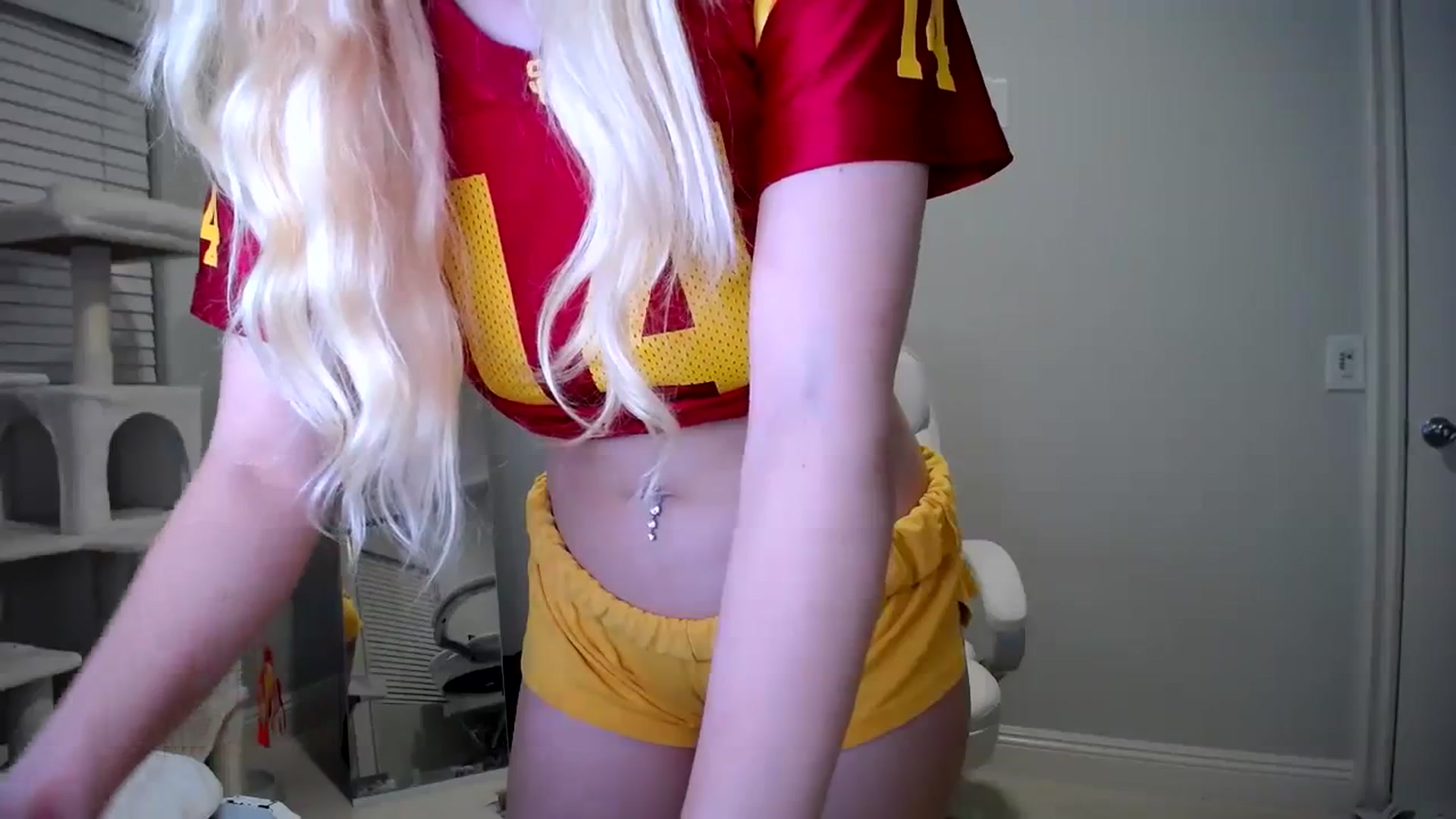Gallery image thumbnail from SandraGPopa's myfreecams stream on, 01/08/2024, 08:09 image 10 of 20
