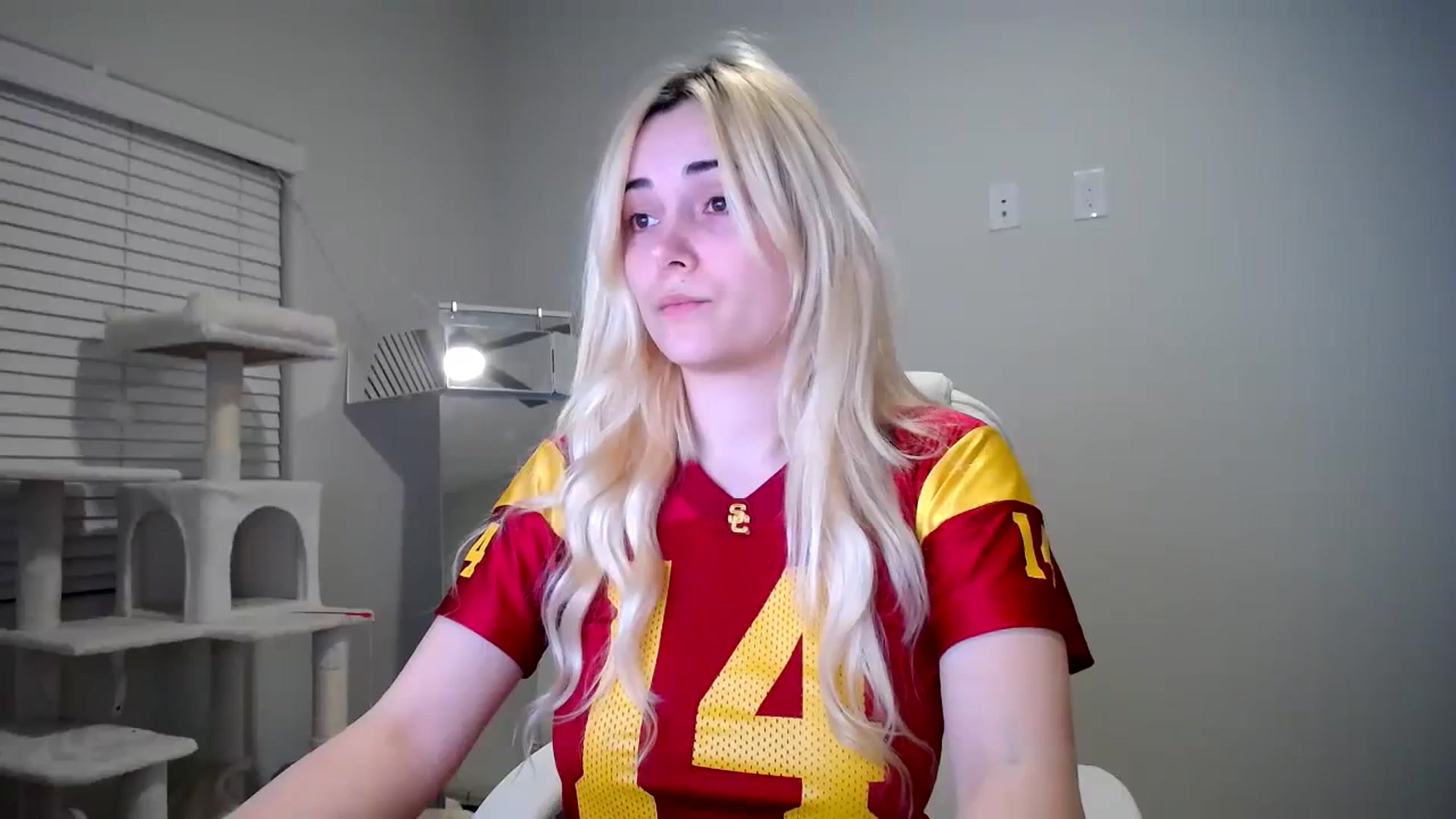 Gallery image thumbnail from SandraGPopa's myfreecams stream on, 01/08/2024, 08:09 image 20 of 20
