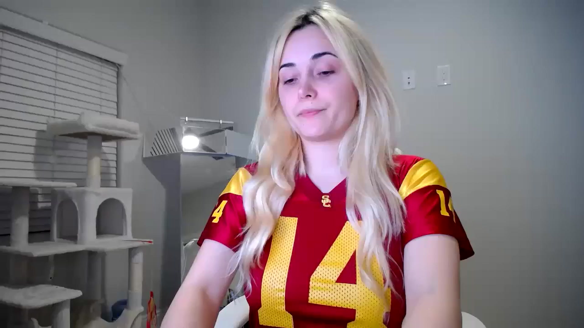 Gallery image thumbnail from SandraGPopa's myfreecams stream on, 01/08/2024, 08:09 image 1 of 20