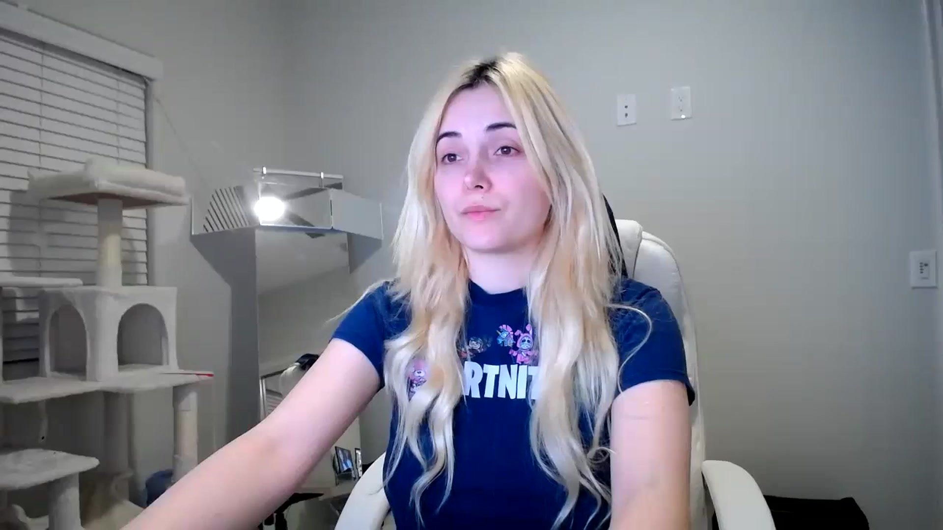 Gallery image thumbnail from SandraGPopa's myfreecams stream on, 01/09/2024, 04:26 image 6 of 20