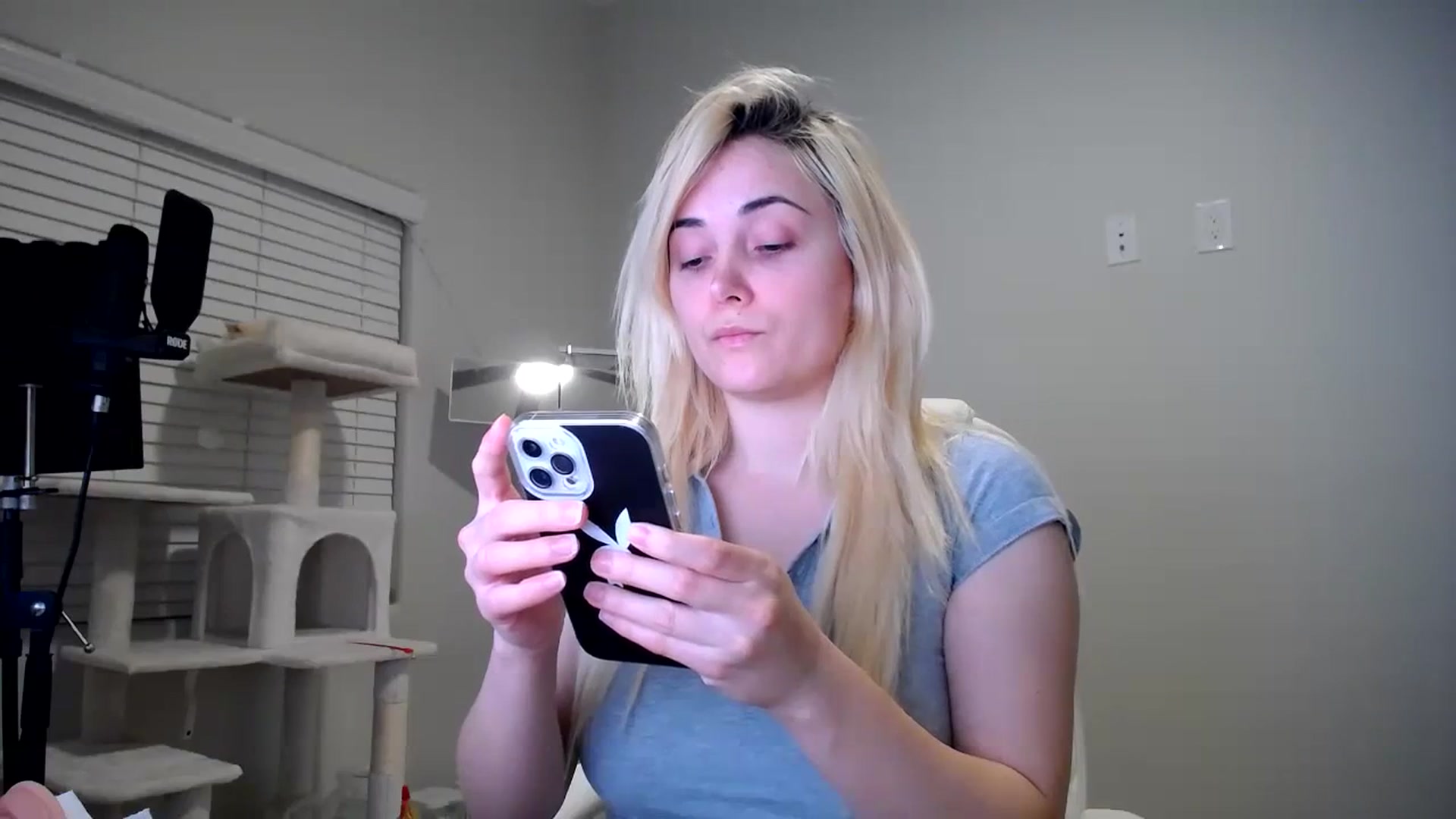 Gallery image thumbnail from SandraGPopa's myfreecams stream on, 01/29/2024, 08:27 image 10 of 20