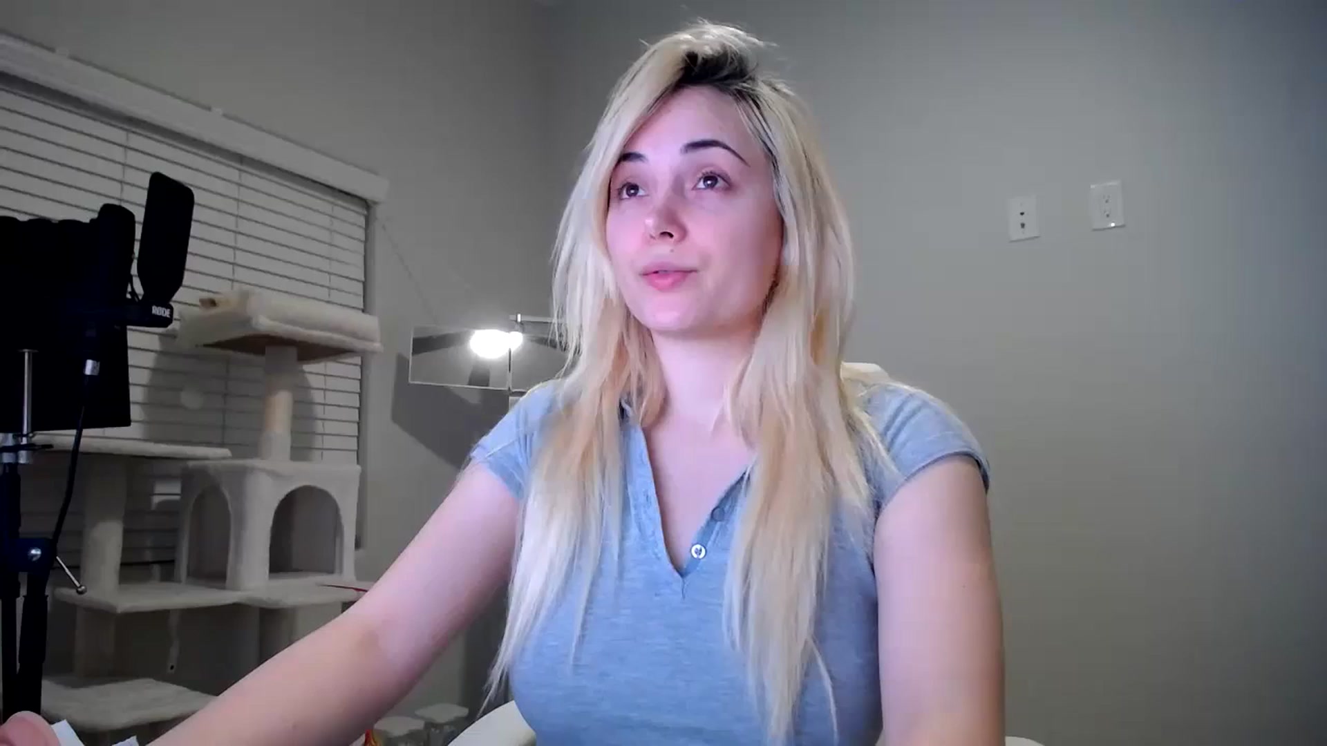 Gallery image thumbnail from SandraGPopa's myfreecams stream on, 01/29/2024, 08:27 image 16 of 20