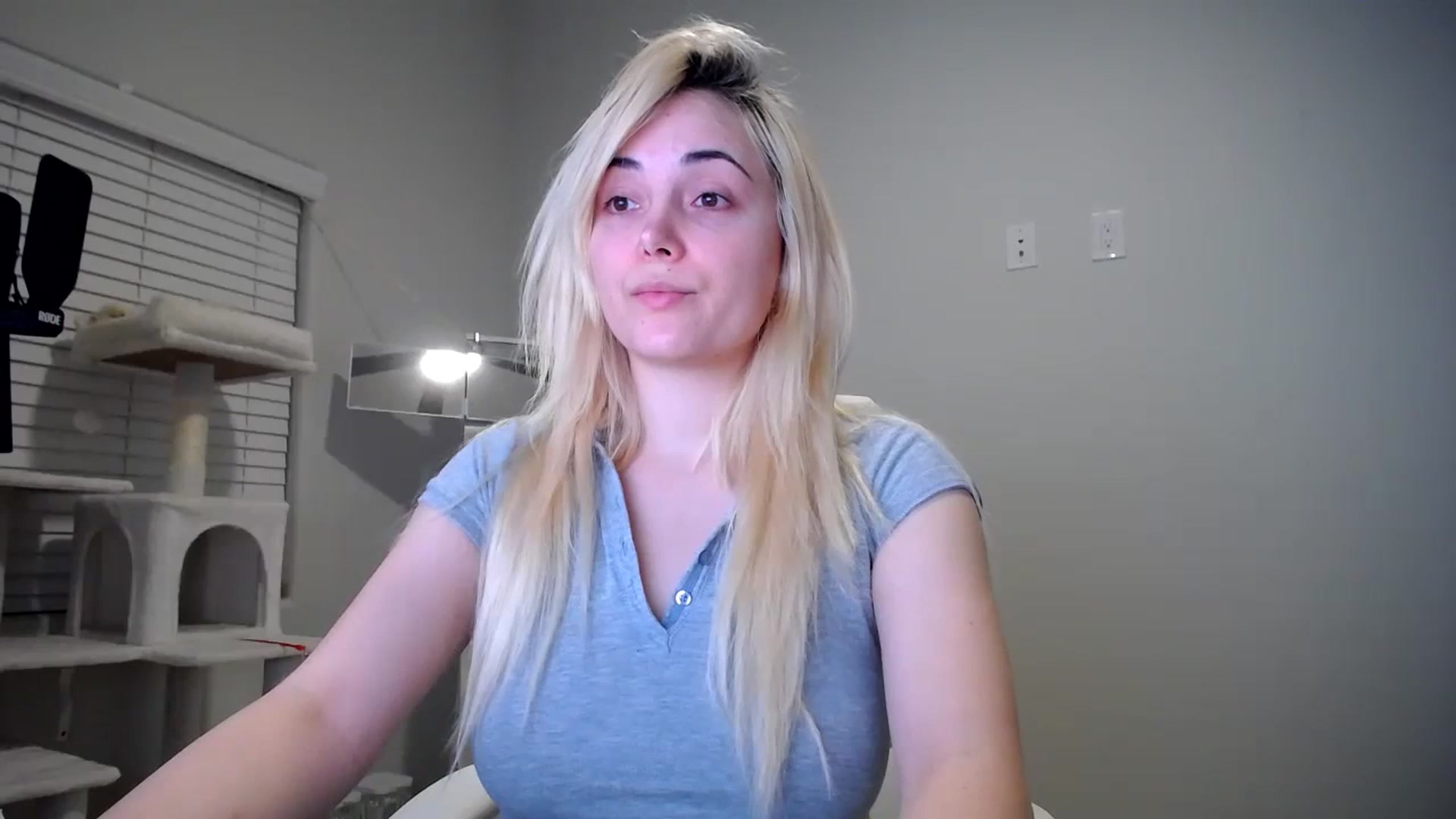 Gallery image thumbnail from SandraGPopa's myfreecams stream on, 01/29/2024, 08:27 image 19 of 20