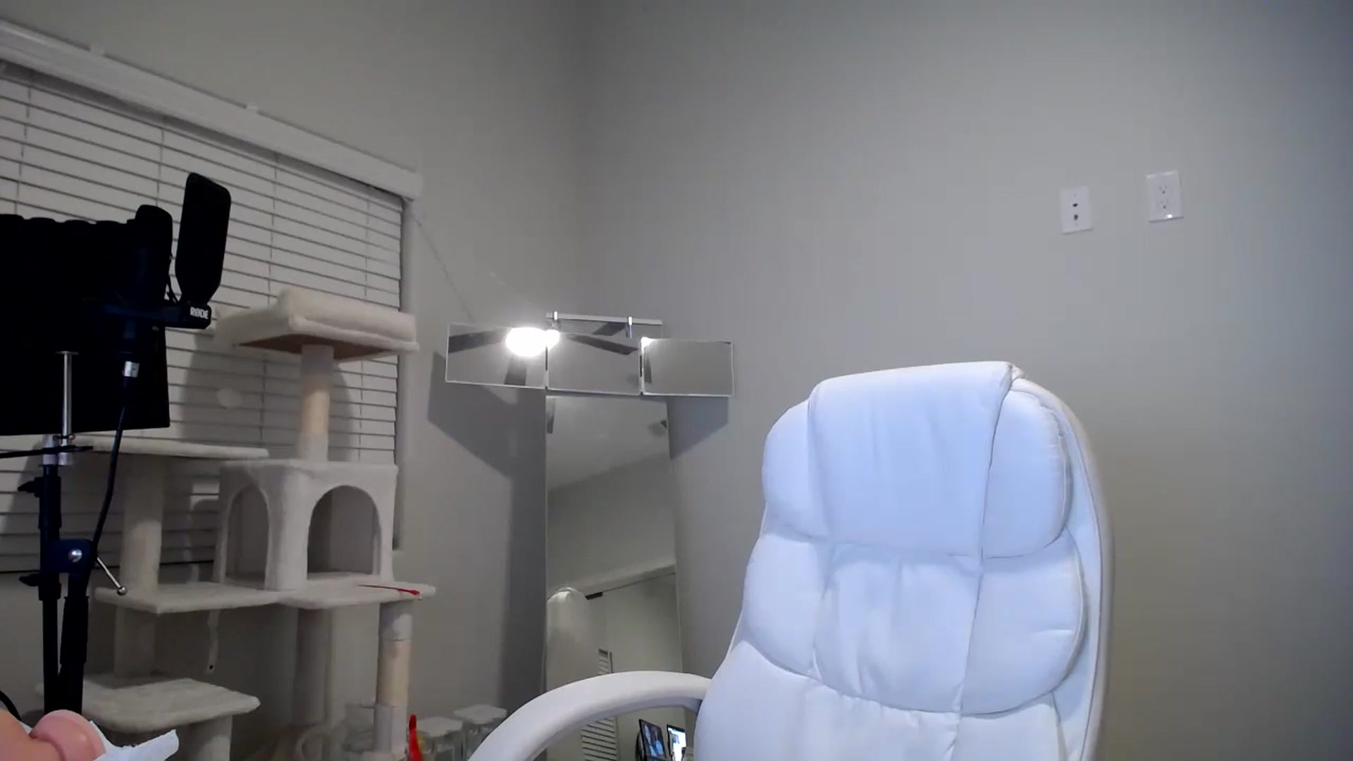 Gallery image thumbnail from SandraGPopa's myfreecams stream on, 01/29/2024, 08:56 image 18 of 20