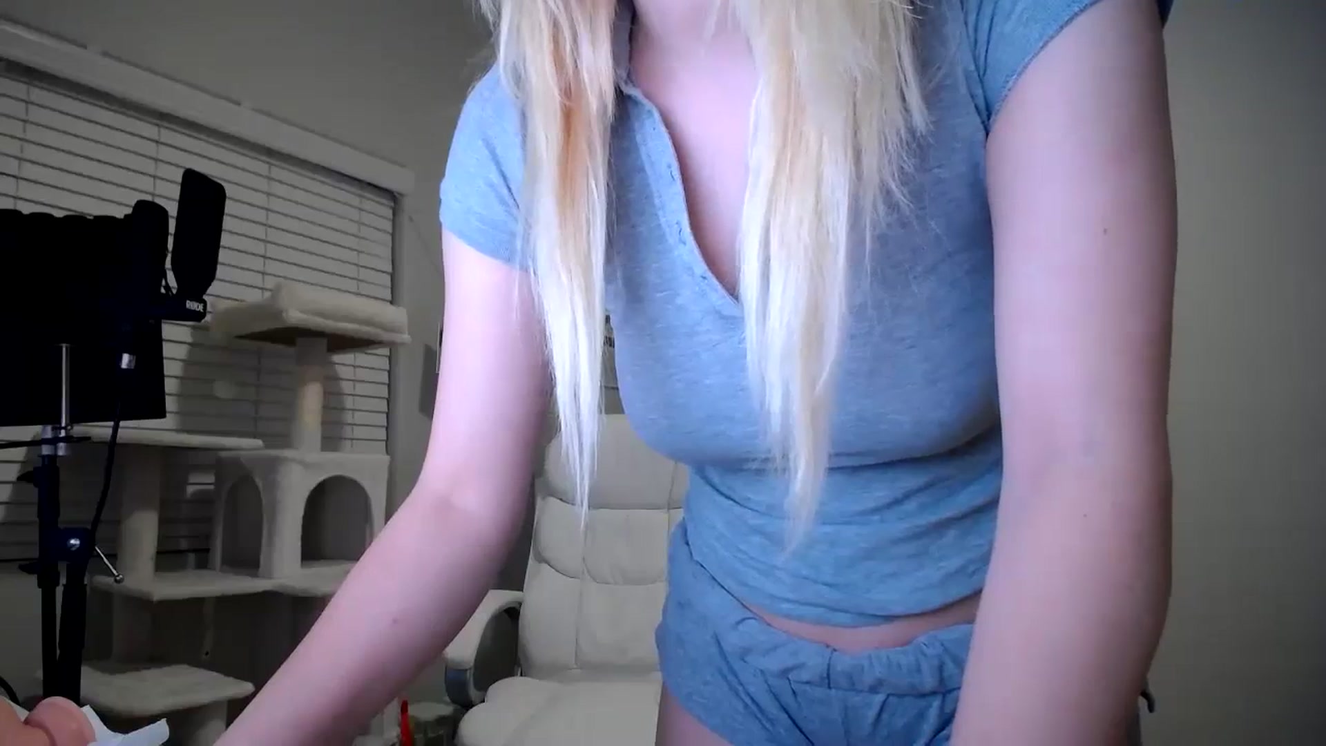Gallery image thumbnail from SandraGPopa's myfreecams stream on, 01/29/2024, 08:56 image 11 of 20