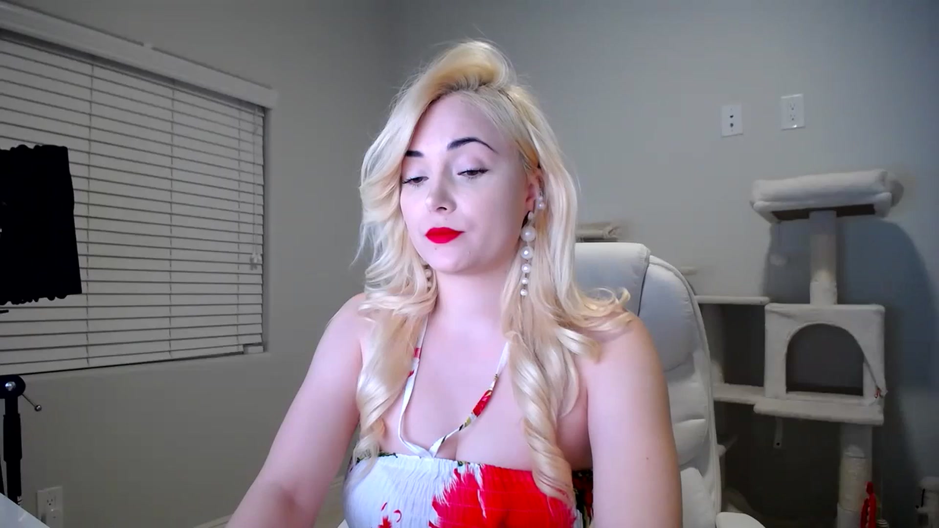 Gallery image thumbnail from SandraGPopa's myfreecams stream on, 02/22/2024, 05:29 image 11 of 20