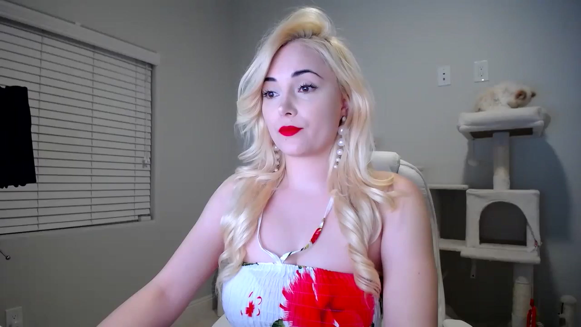 Gallery image thumbnail from SandraGPopa's myfreecams stream on, 02/22/2024, 05:29 image 5 of 20