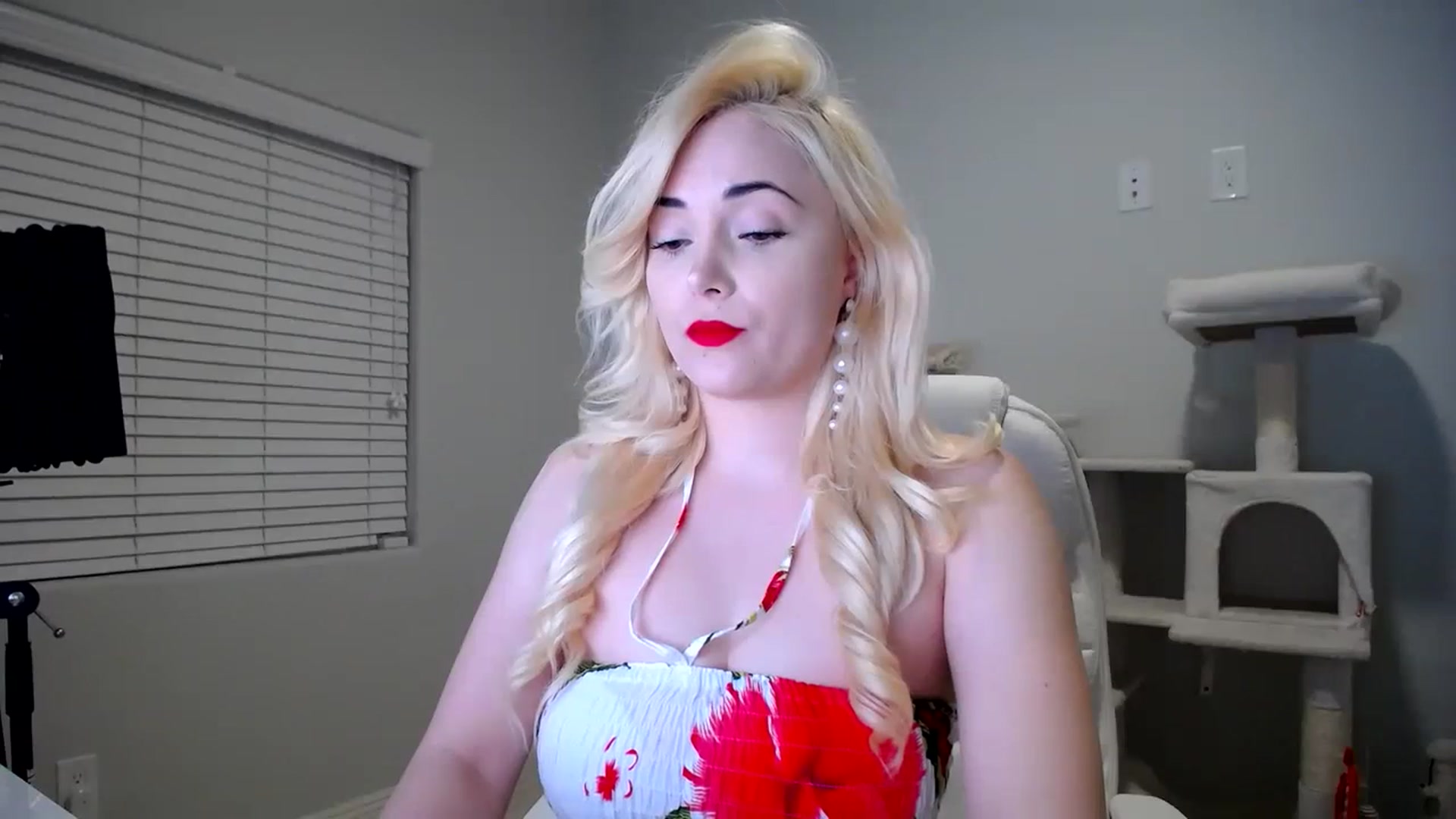 Gallery image thumbnail from SandraGPopa's myfreecams stream on, 02/22/2024, 05:29 image 7 of 20