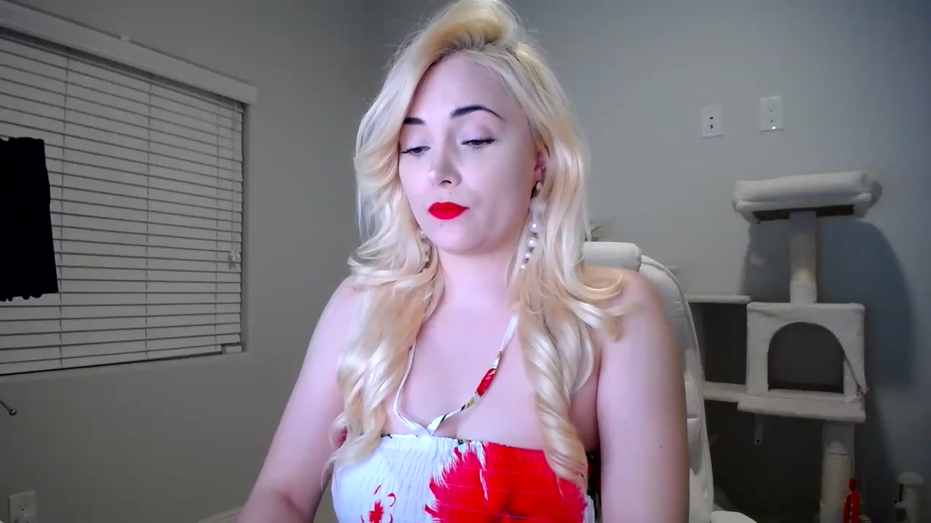 Gallery image thumbnail from SandraGPopa's myfreecams stream on, 02/22/2024, 05:29 image 6 of 20