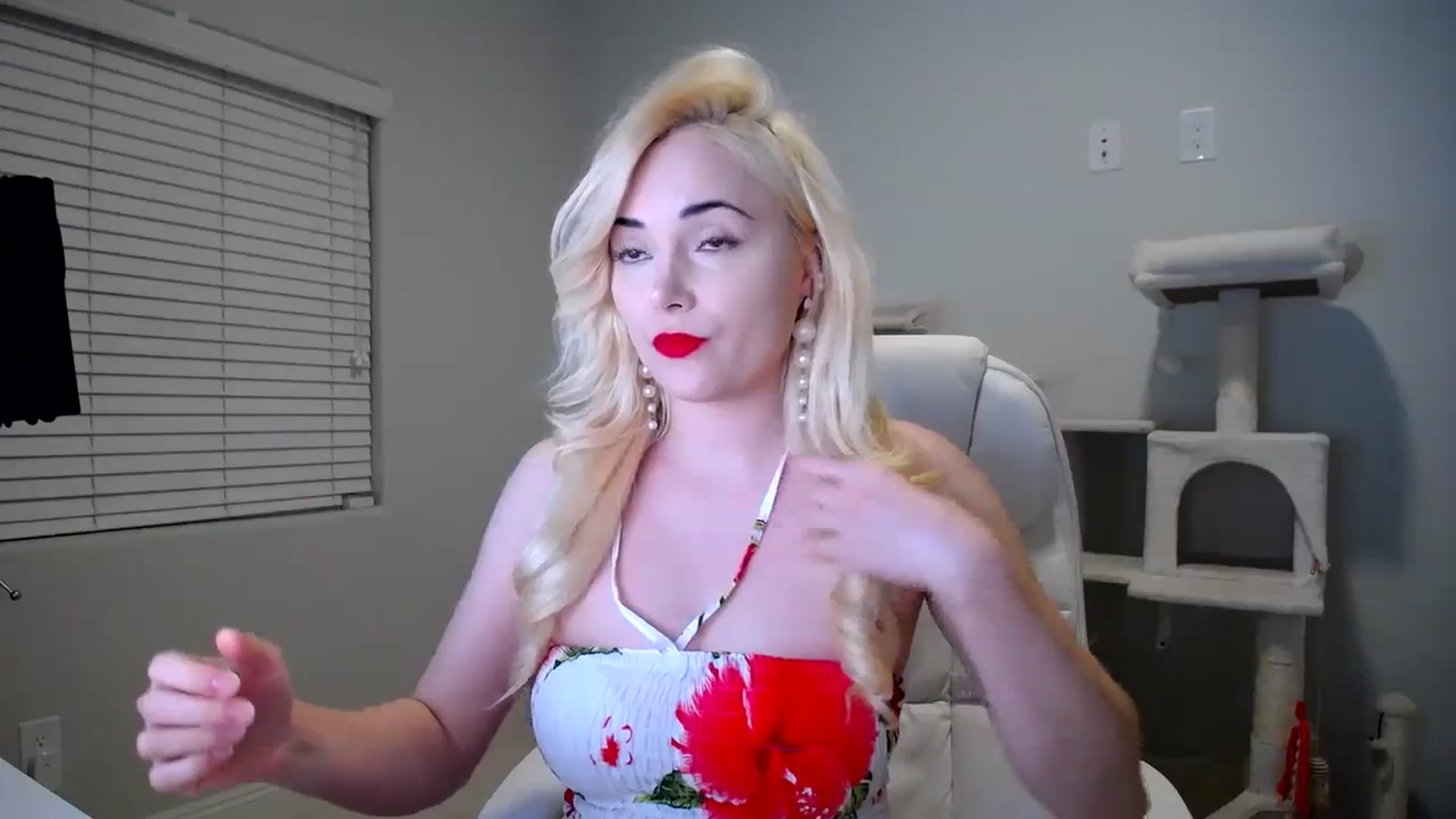 Gallery image thumbnail from SandraGPopa's myfreecams stream on, 02/22/2024, 05:29 image 16 of 20